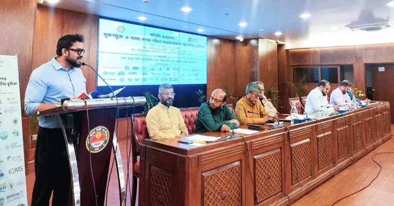 বক্তব্য রাখছেন ডিএনসিসি প্রশাসক মোহাম্মদ এজাজ